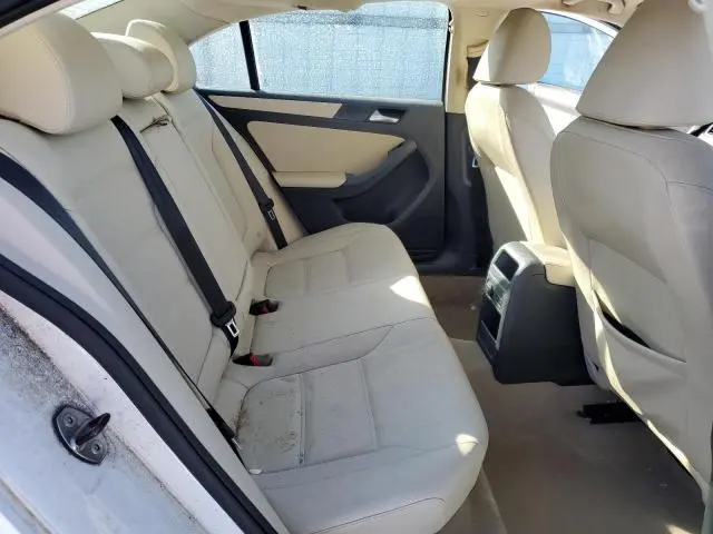 2011 VOLKSWAGEN JETTA SE  