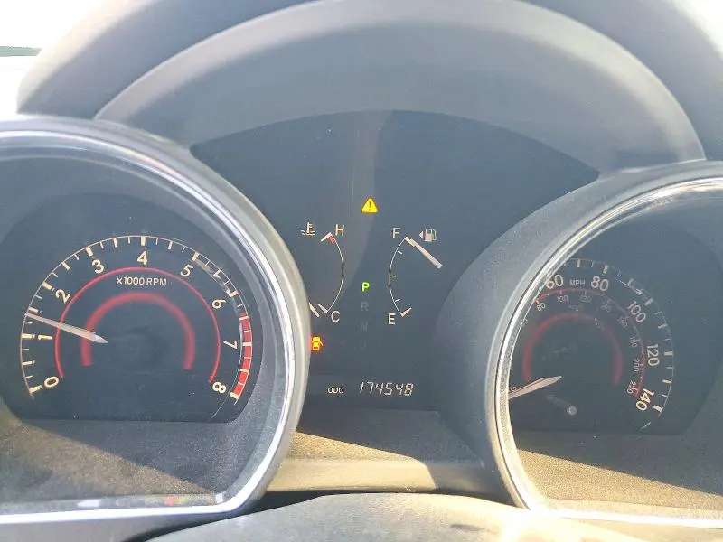 2010 TOYOTA HIGHLANDER SE  