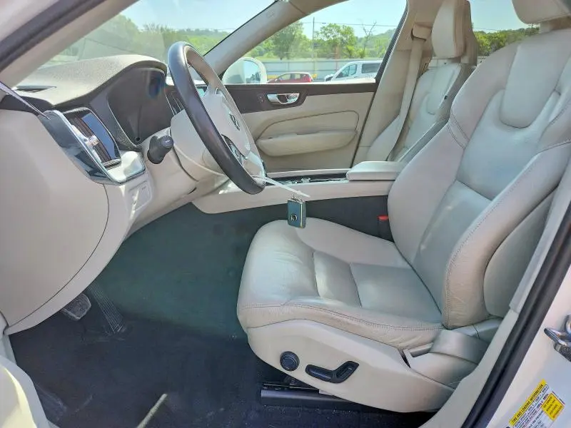 2018 VOLVO XC60 T6 MOMENTUM  
