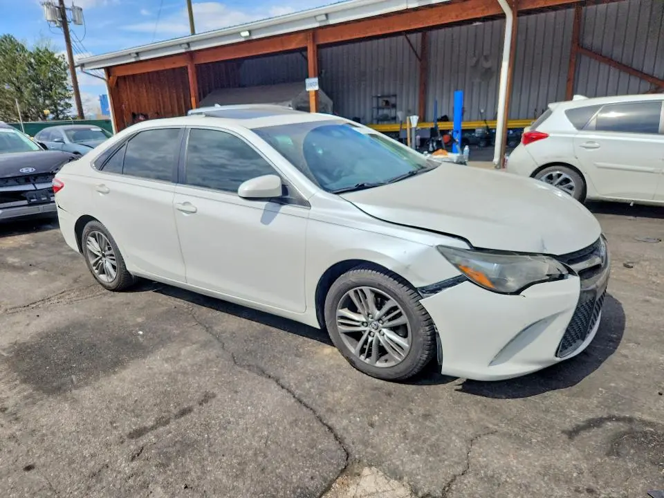 2015 TOYOTA CAMRY SE  