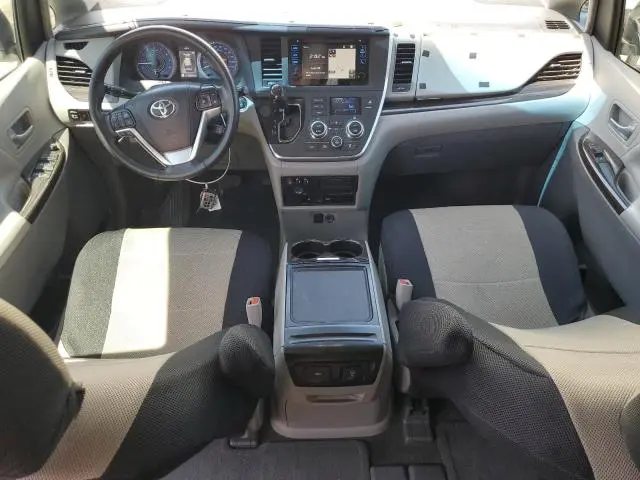 2016 TOYOTA SIENNA XLE  