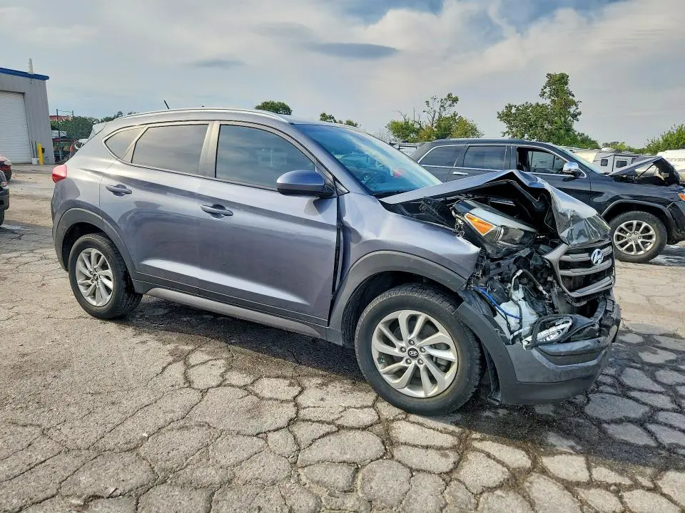 2016 HYUNDAI TUCSON SE  