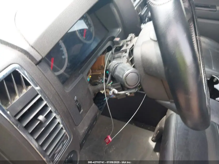 2010 FORD ESCAPE LIMITED
