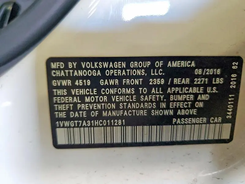 2017 VOLKSWAGEN PASSAT SE  