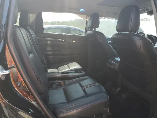 2019 TOYOTA HIGHLANDER SE  