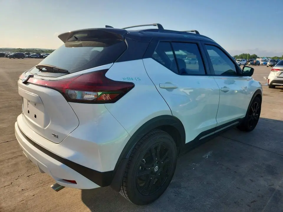 2021 NISSAN KICKS SR  
