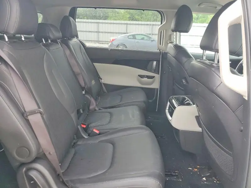 2024 KIA CARNIVAL EX  