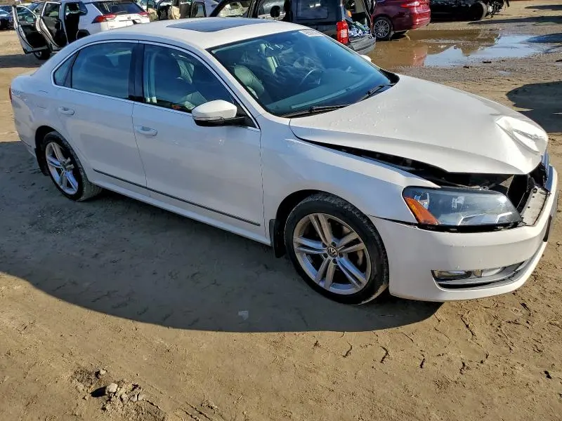 2015 VOLKSWAGEN PASSAT SE  