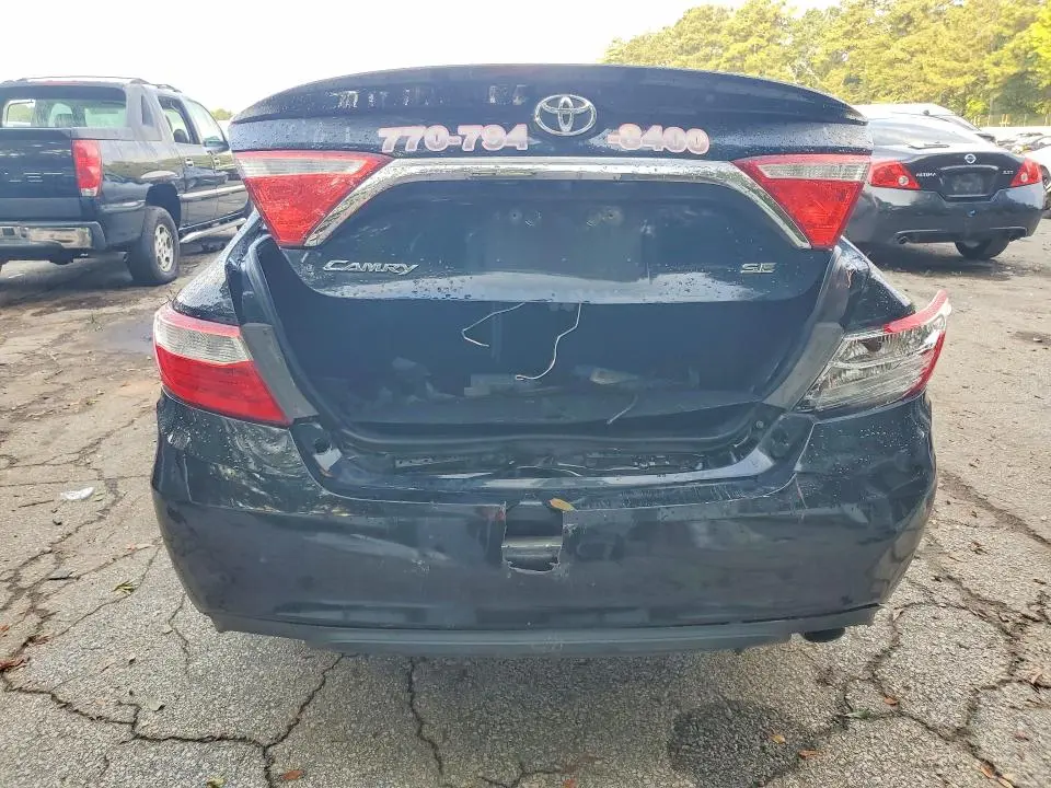 2016 TOYOTA CAMRY SE  