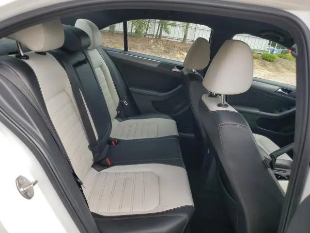 2016 VOLKSWAGEN JETTA SPORT  