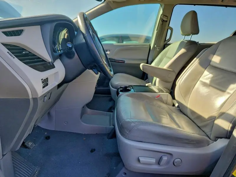 2019 TOYOTA SIENNA   