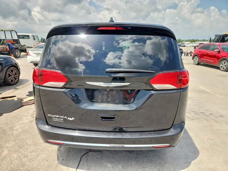 2020 CHRYSLER PACIFICA TOURING  