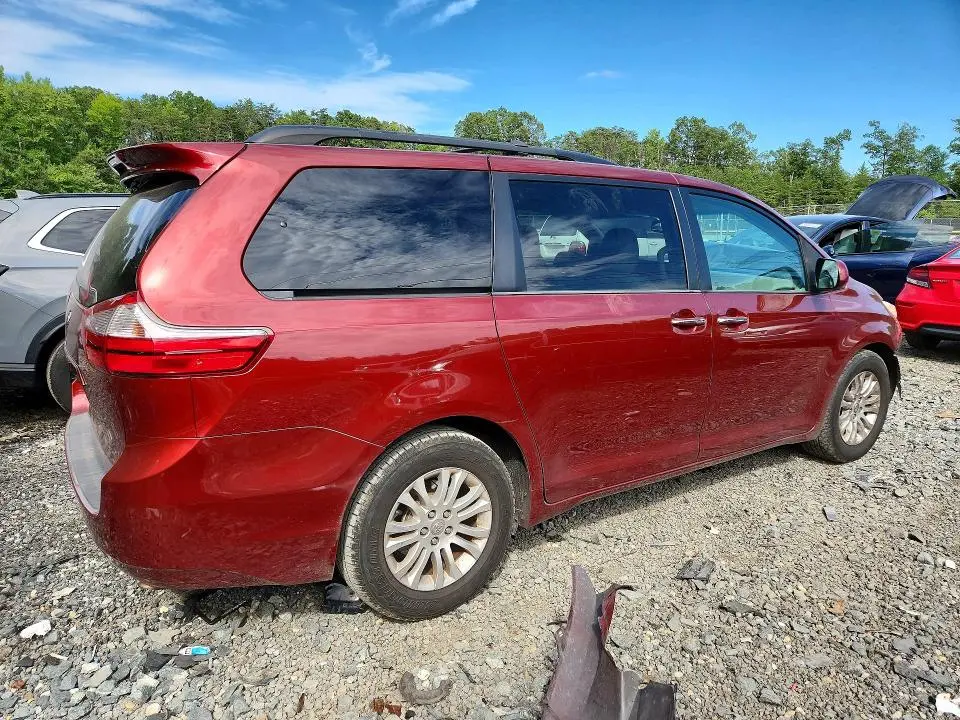 2015 TOYOTA SIENNA XLE 8-PASSENGER  