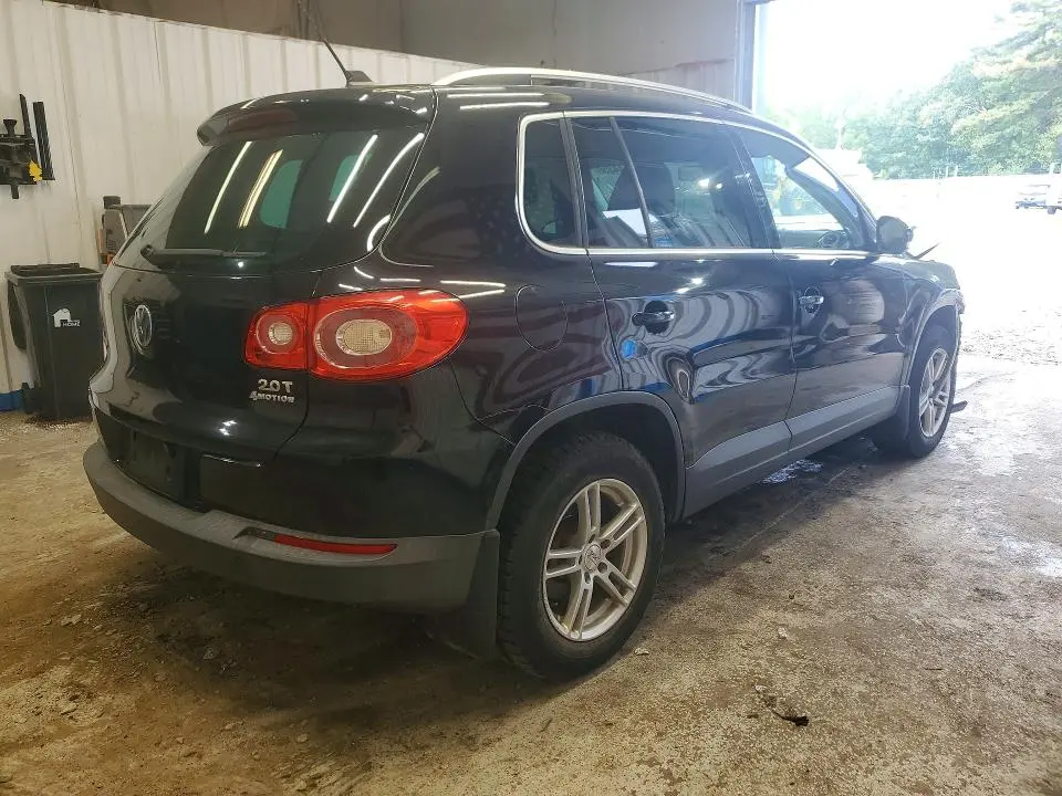 2011 VOLKSWAGEN TIGUAN S  