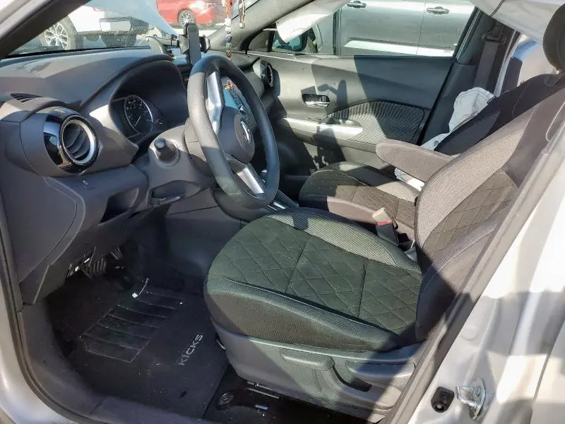 2018 NISSAN KICKS S  