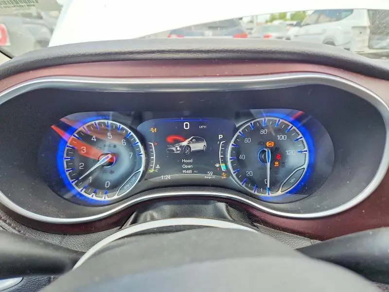 2017 CHRYSLER PACIFICA LIMITED  