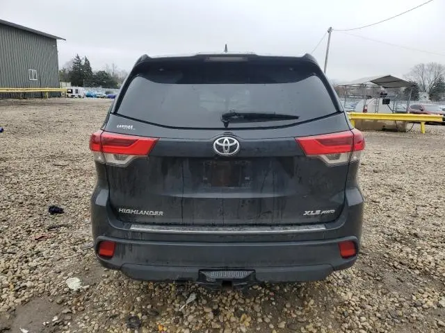2019 TOYOTA HIGHLANDER SE  
