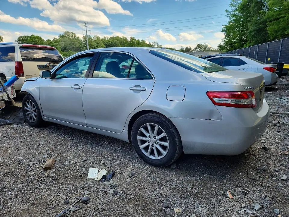 2011 TOYOTA CAMRY XLE  