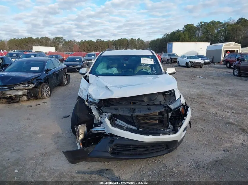 2023 CHEVROLET TRAVERSE FWD LT CLOTH