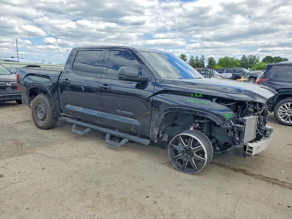 2025 TOYOTA TUNDRA SR5  