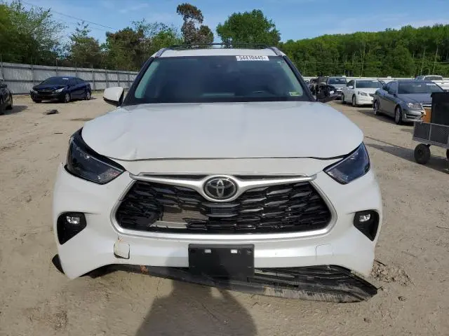 2022 TOYOTA HIGHLANDER XLE  