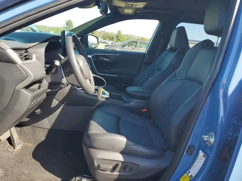 2025 TOYOTA RAV4 XSE  