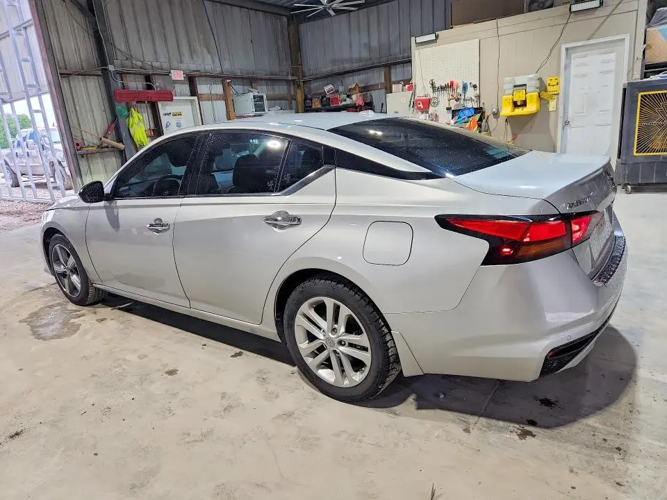 2020 NISSAN ALTIMA SV  