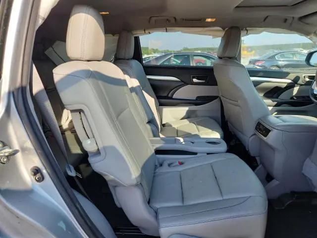 2018 TOYOTA HIGHLANDER SE  