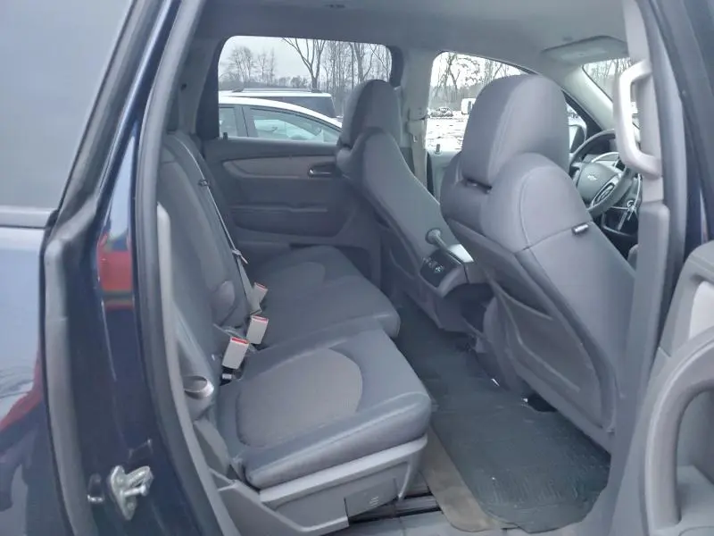 2015 CHEVROLET TRAVERSE LS  