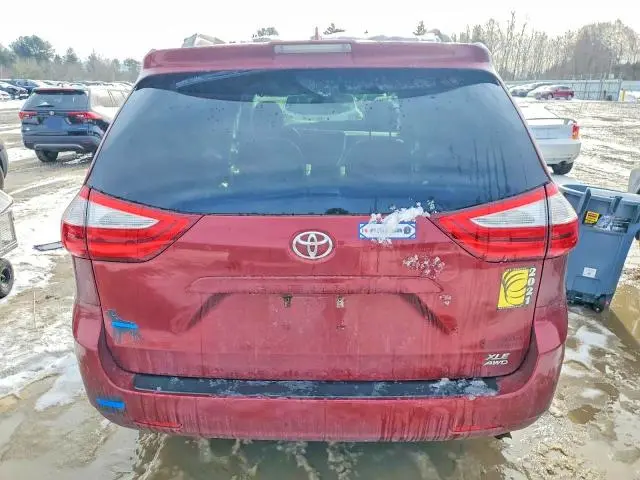 2018 TOYOTA SIENNA XLE  