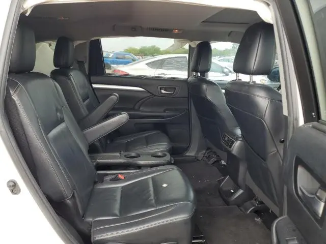 2019 TOYOTA HIGHLANDER SE  