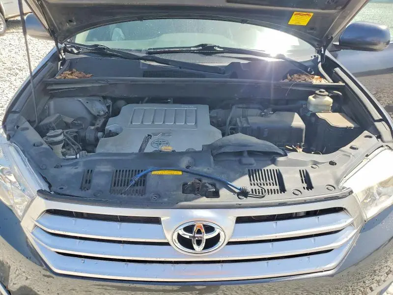 2013 TOYOTA HIGHLANDER PLUS  
