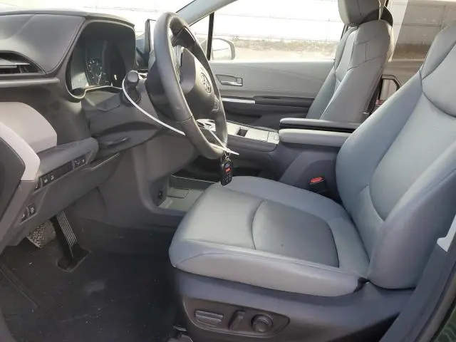 2024 TOYOTA SIENNA XLE  