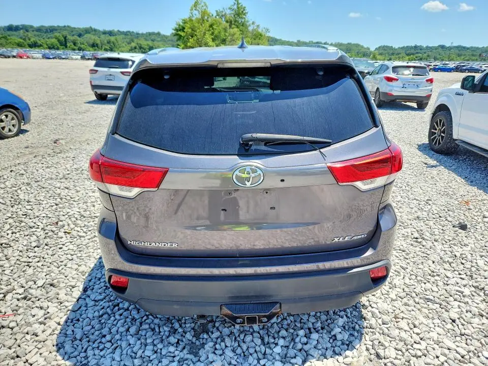 2017 TOYOTA HIGHLANDER XLE  