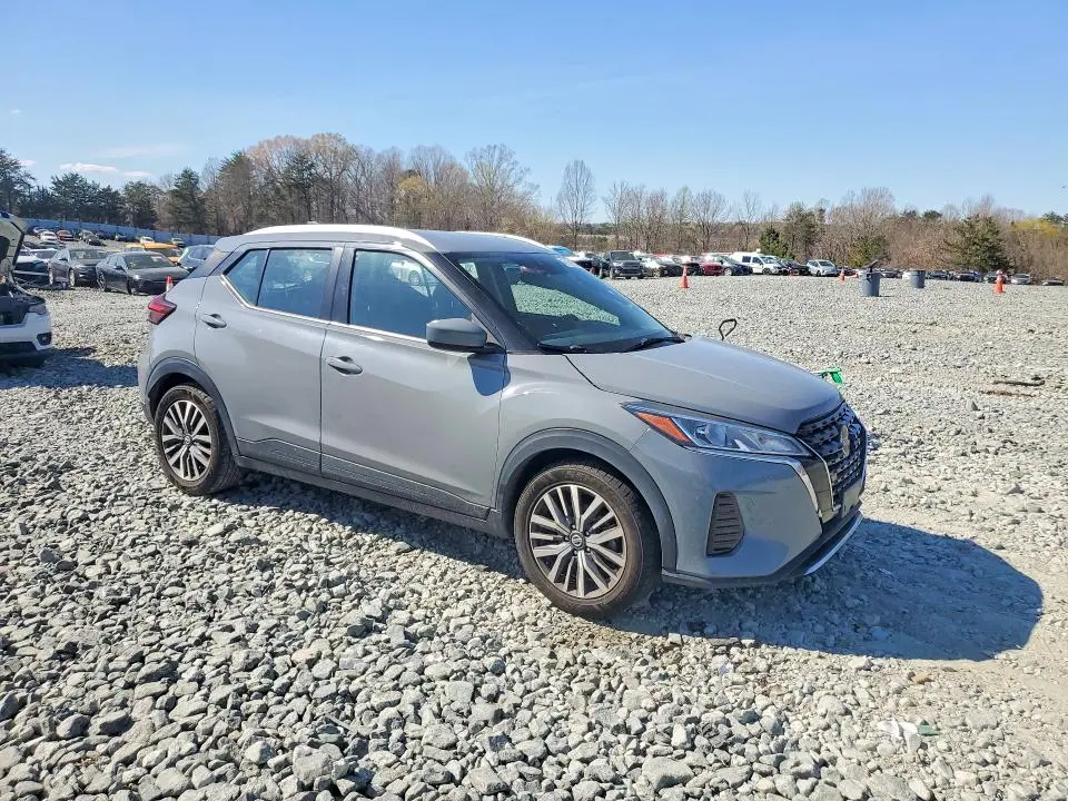 2021 NISSAN KICKS SV  
