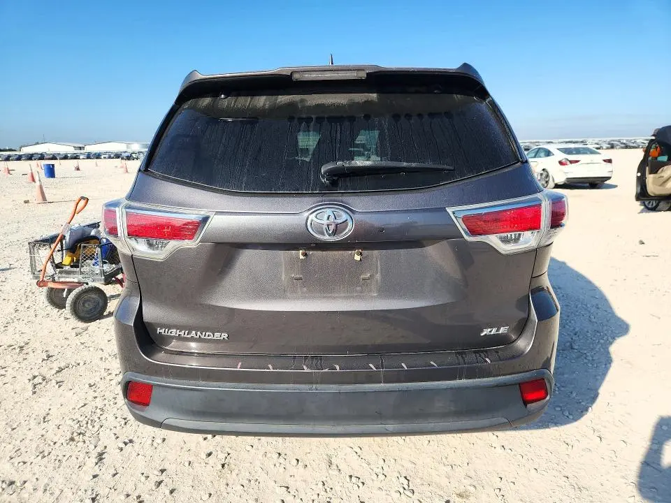 2015 TOYOTA HIGHLANDER XLE  