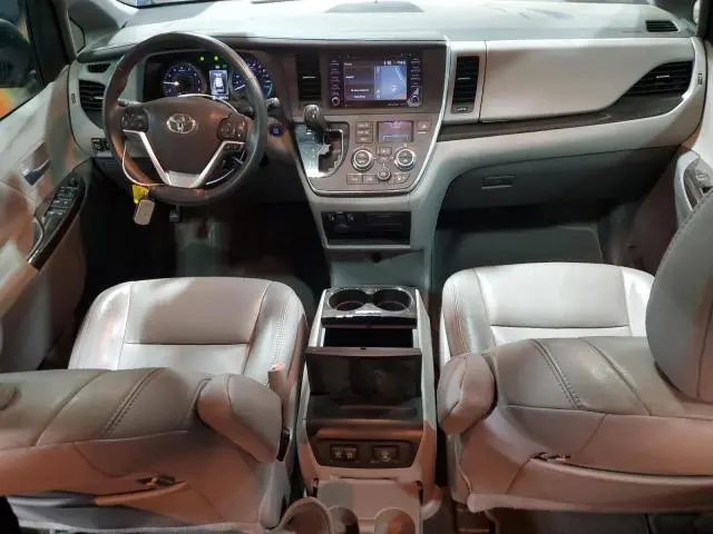 2018 TOYOTA SIENNA XLE  