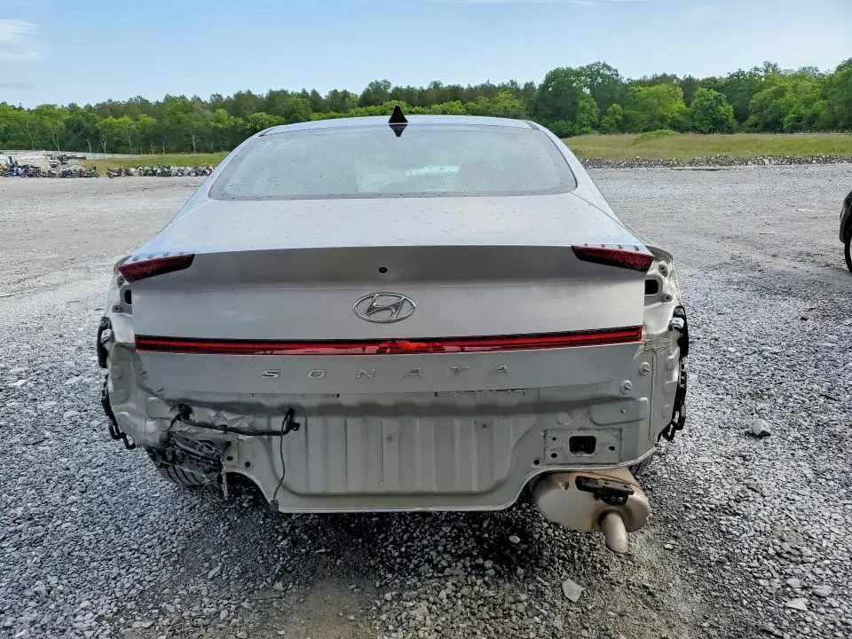 2022 HYUNDAI SONATA SE  