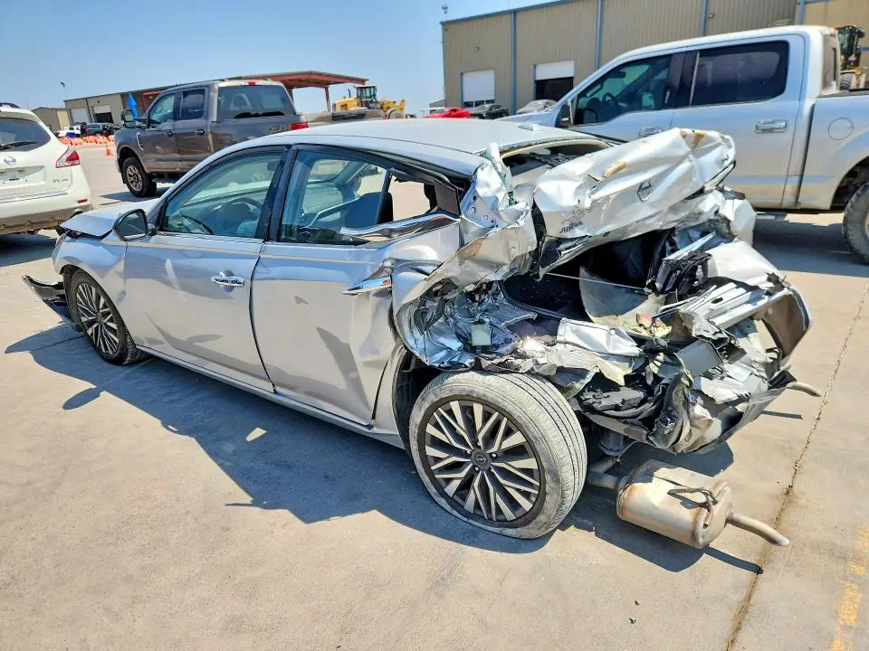 2024 NISSAN ALTIMA SV  