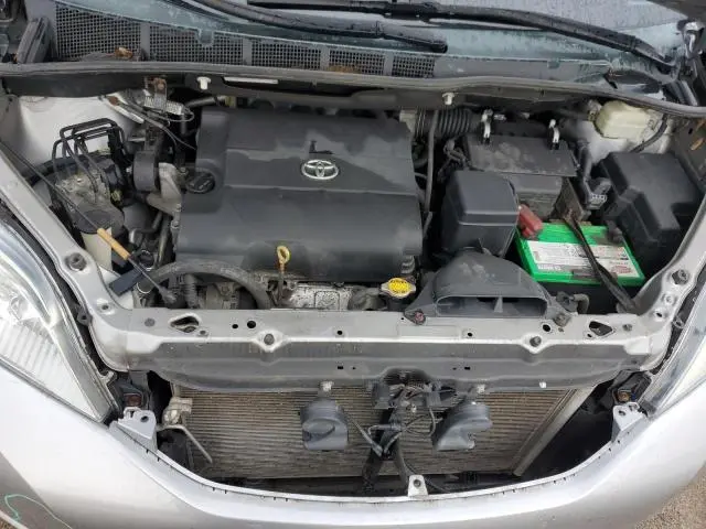 2014 TOYOTA SIENNA XLE  