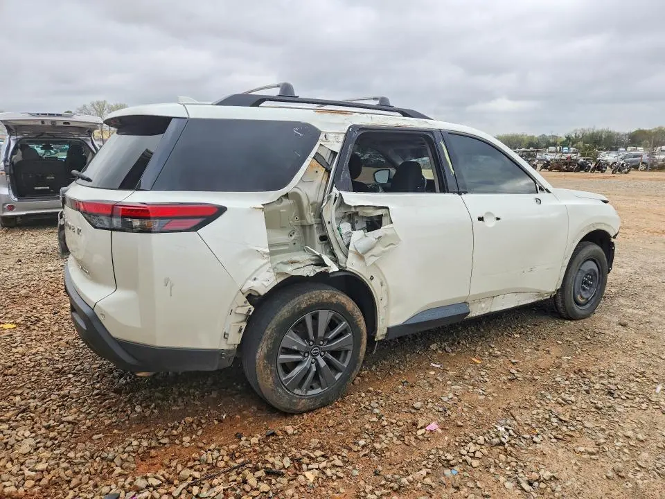 2023 NISSAN PATHFINDER SV  