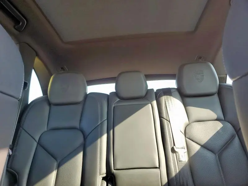 2017 PORSCHE CAYENNE   