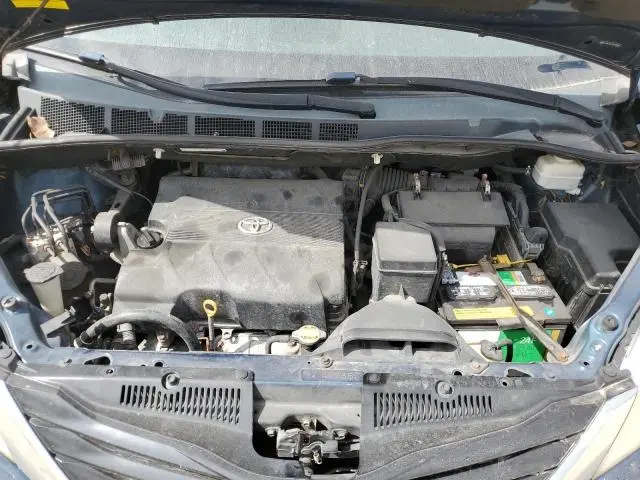 2011 TOYOTA SIENNA LE  