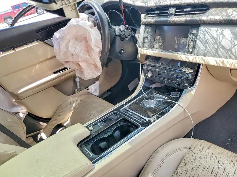 2016 JAGUAR XF PRESTIGE  