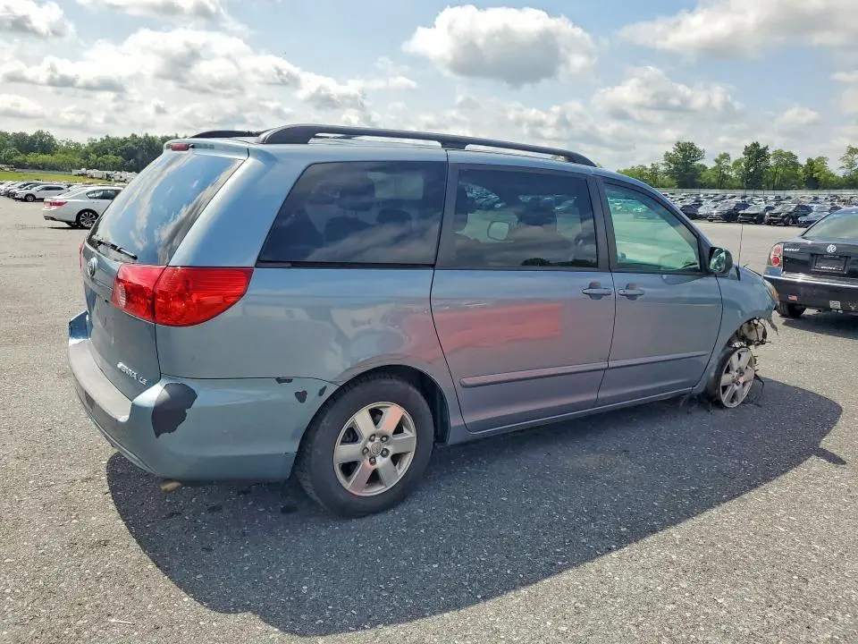 2010 TOYOTA SIENNA LE 8-PASSENGER  