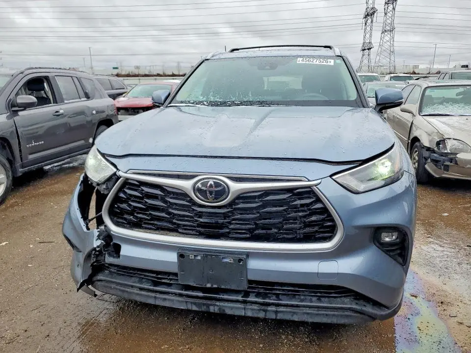 2024 TOYOTA HIGHLANDER XLE  