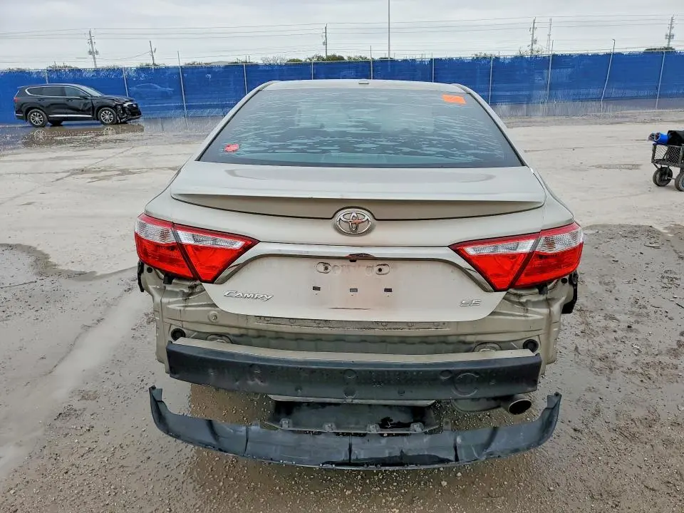 2015 TOYOTA CAMRY SE  