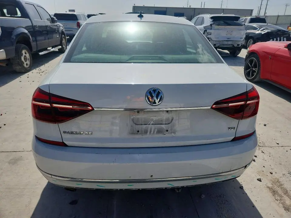 2018 VOLKSWAGEN PASSAT SE  