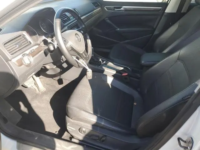 2018 VOLKSWAGEN PASSAT SE  
