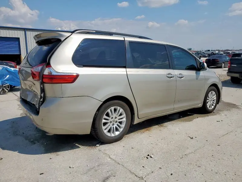 2016 TOYOTA SIENNA XLE  